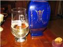 71年蔣公壽酒高粱酒：酒色微黃，酒香甘醇。