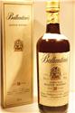 圖21 BALLANTINE'D AGED 30 YEARS 外盒與主角合照.