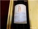 1994 Chateau Latour ，一級酒莊最優秀的第一名非LATOUR莫屬，1994年LATOUR也是最高分的，WS & RP評分都是94分，重點是現在要買他都要2萬多了，我當時連零頭都不到就擁有她了，延吉街一元酒坊購入~~ RP評分：94分，最佳適飲期：2005-2035 此酒因為混有較高比率的美露，所以酒體較肥美、甘甜，但並非一款年輕時就可以享用的酒，帶核桃、覆盆子、烤麵包香氣，單寧強勁但不帶苦味或澀度，是款長命酒，餘尾綿長。