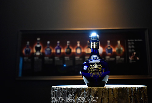 ROYALSALUTE201806.jpg