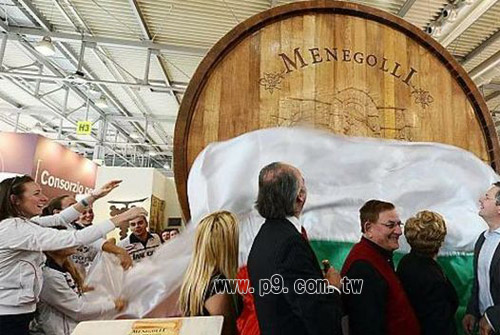 Menegolli_0530_2.jpg
