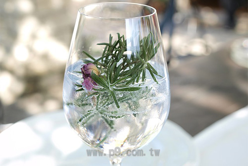 UK-GIN_20190222_1.jpg