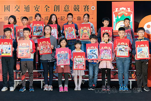 Red-envelope_0122_6.jpg