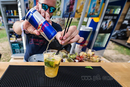 Red-Bull_1230_1.jpg