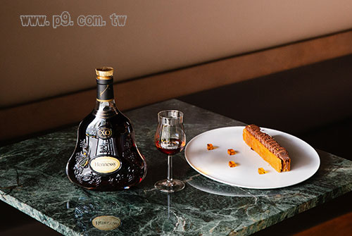 0915_hennessy_2.jpg