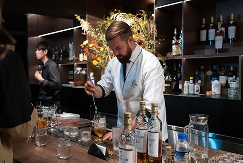 1117_BarMood_3.jpg
