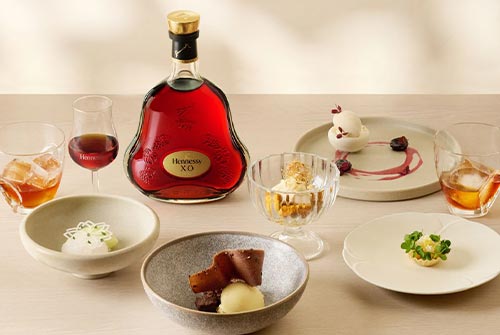 0902_hennessy_4.jpg