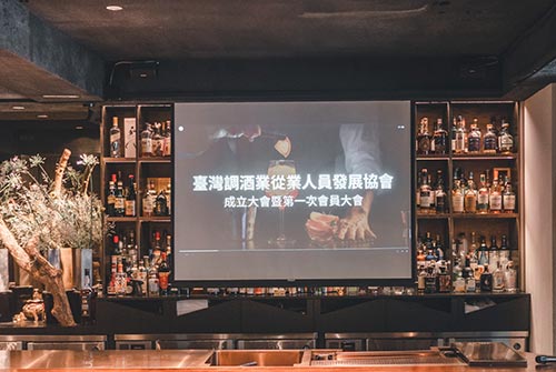 0521_BAR_1.jpg