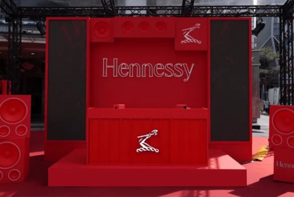 1019_Hennessy Artistry 暌違多年回歸 軒尼詩「融音之境」快閃登場信義街頭3.jpg