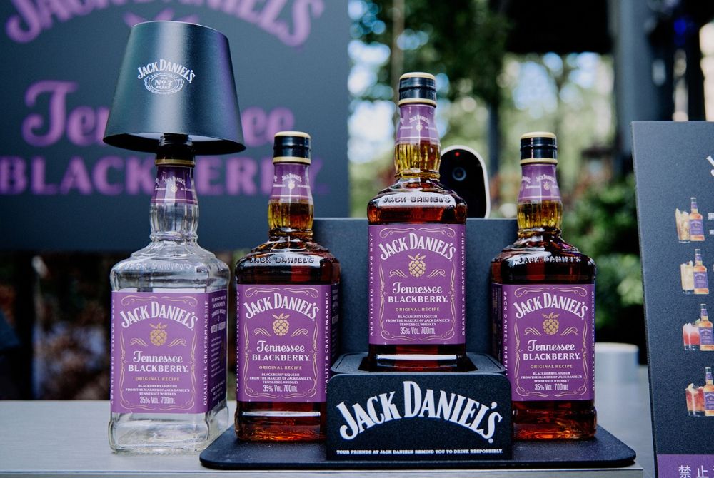 1020_    Jack Daniel’s 傑克丹尼田納西黑莓新品上市 經典邂逅鮮明黑莓果香 玩出獨一無二的風味態度2.jpg