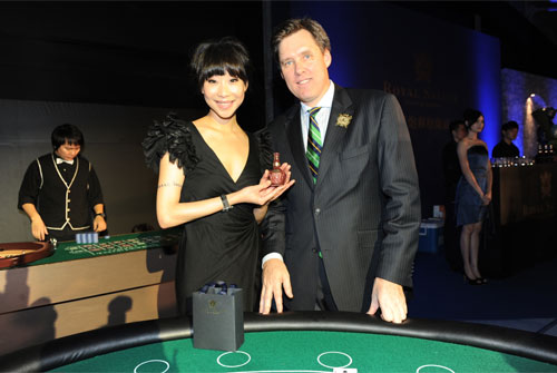 LOTUS_1110_1.jpg