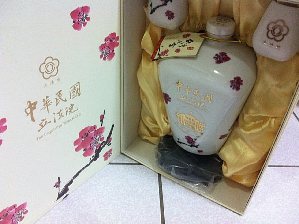 品揃え豊富で 【中華民国立法院 記念品】ラズライト製装飾品