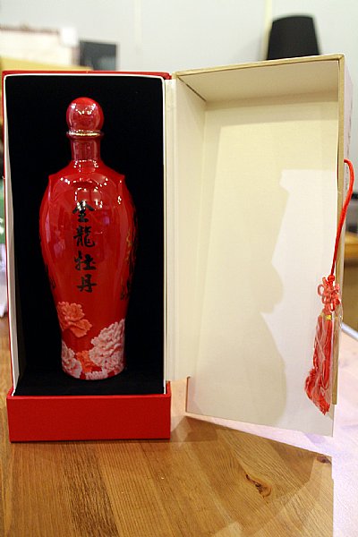 跑絕版金龍牡丹金門高粱一圈:::P9品酒網:::