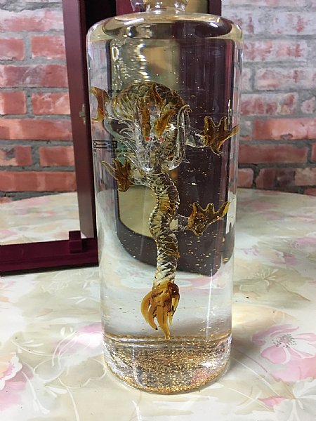 玉山金黃金高粱- 八年陳高(潛龍爭輝) :::P9品酒網:::