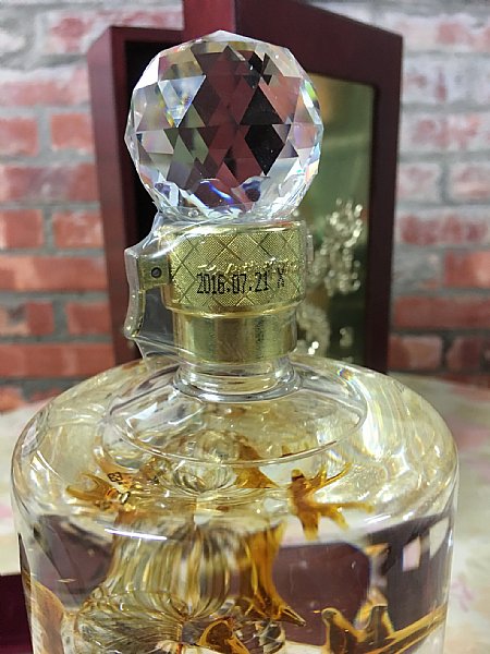 玉山金黃金高粱- 八年陳高(潛龍爭輝) :::P9品酒網:::