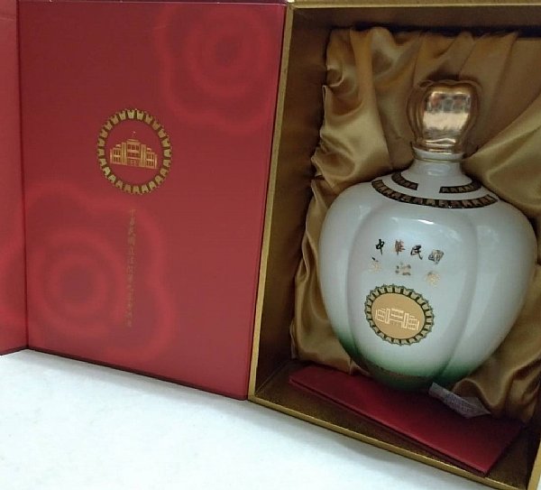 立法院第九屆專供酒(金門高粱南瓜瓶陳年高粱) :::P9品酒網:::