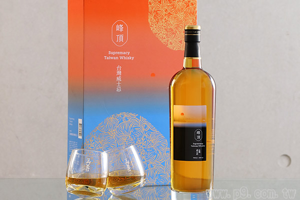 2022春節禮盒台灣玉尊峰頂威士忌禮盒(台灣菸酒) :::P9品酒網:::