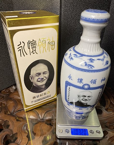 金門高梁酒 蒋公紀念酒 永懷領袖 金門65年蔣公祝壽酒(永懷領袖)-台灣老酒珍藏家-老酒收購,桃園
