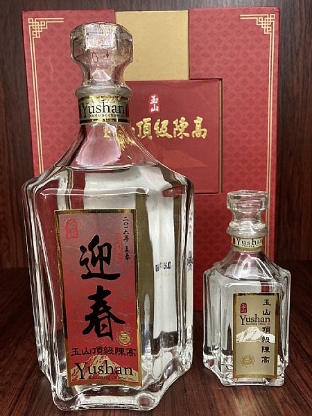 台灣 玉山 頂級陳高禮盒 660ml + 80ml 白酒
