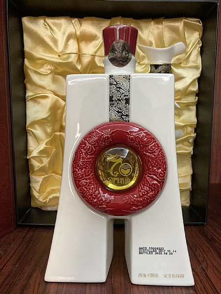 鴻龍御守+白金龍上市60週年白金紀念版:::P9品酒網:::