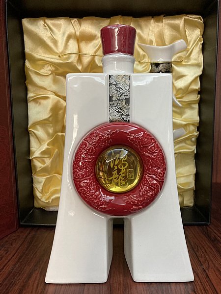鴻龍御守+白金龍上市60週年白金紀念版:::P9品酒網:::