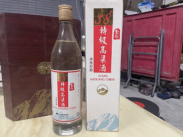 分享玉山頂級陳高木盒版:::P9品酒網:::