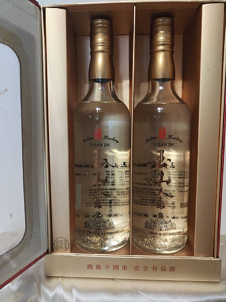 中国酒玉山金 黄金高粱 八年陳高 潜龍争輝 中国酒 【